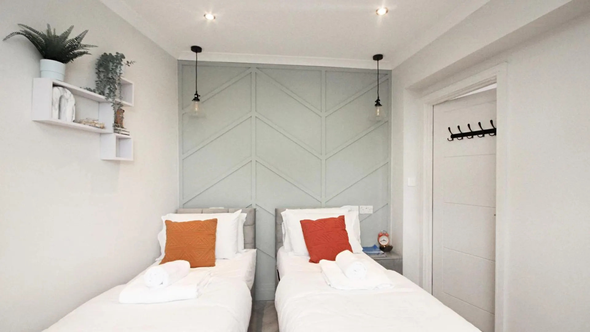 Apartment Rayan Heights Cosy 1 Bedroom Flat Sleeps 2 Perfect For Contractors Tourists Families - Free Parking London United Kingdom