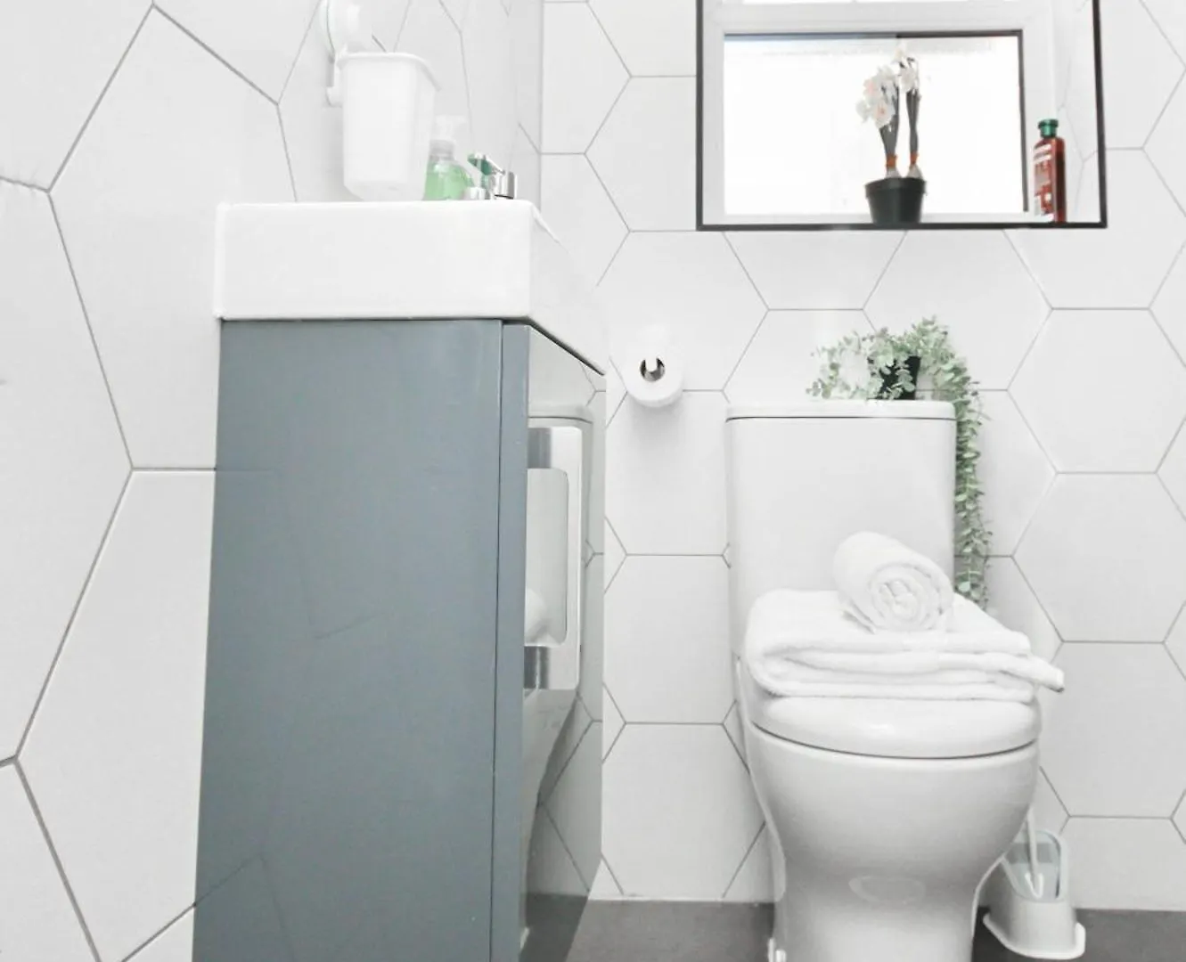 Rayan Heights Cosy 1 Bedroom Flat Sleeps 2 Perfect For Contractors Tourists Families - Free Parking Londyn Wielka Brytania